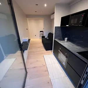 https://studio-rez-de-jardin.hotels-rhonealpes.com